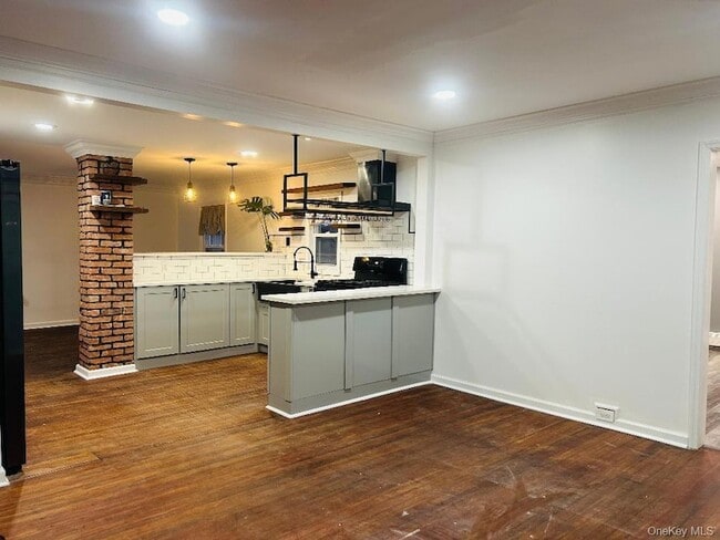 Building Photo - 67 Schneider Ave