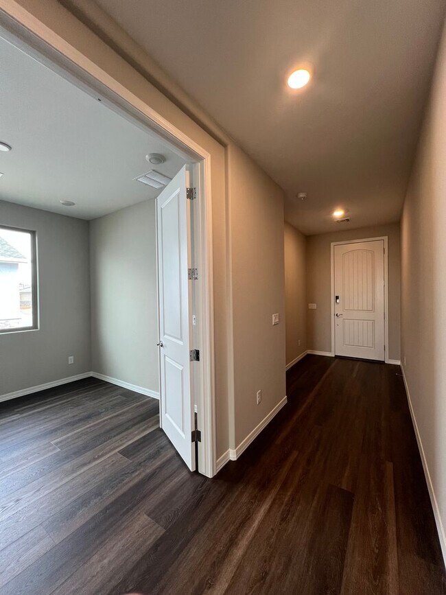 Building Photo - Brand New Home In Pronghorn Ranch!