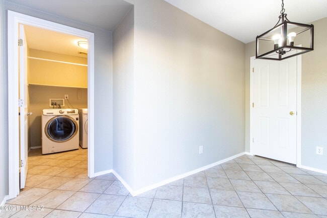 Building Photo - 7043 S Gull Ln