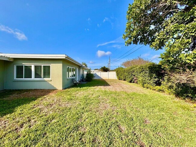 Building Photo - 2060 Attache Ct