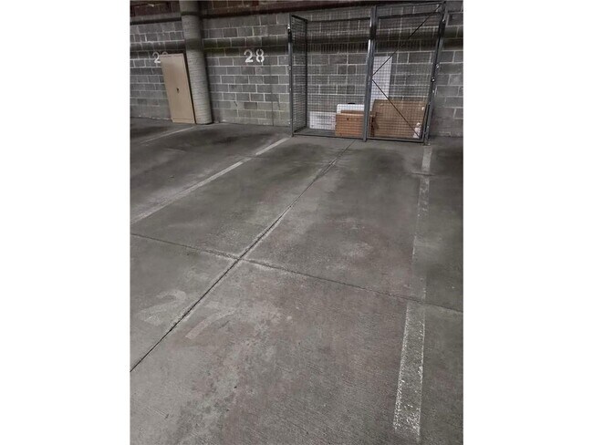 Building Photo - 2650 University Ave W