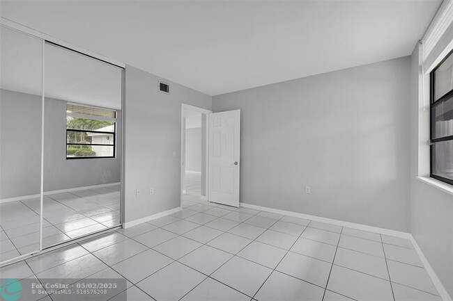 Building Photo - 1713 Whitehall Dr