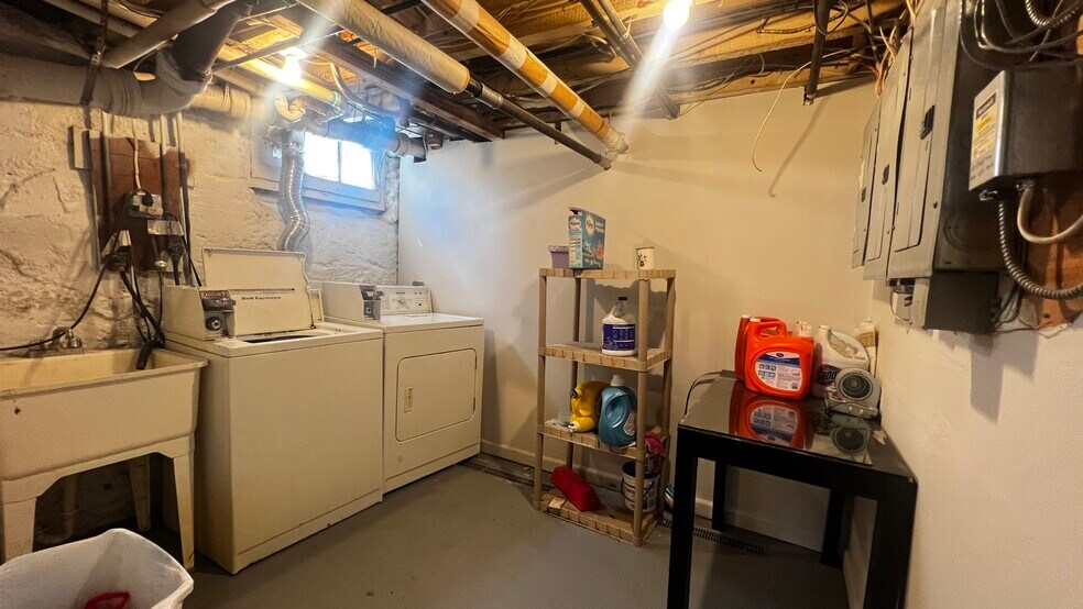 LAUNDRY ROOM - 89 Grant St