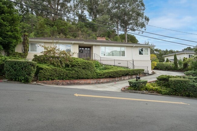 Building Photo - 2726 El Prado Rd
