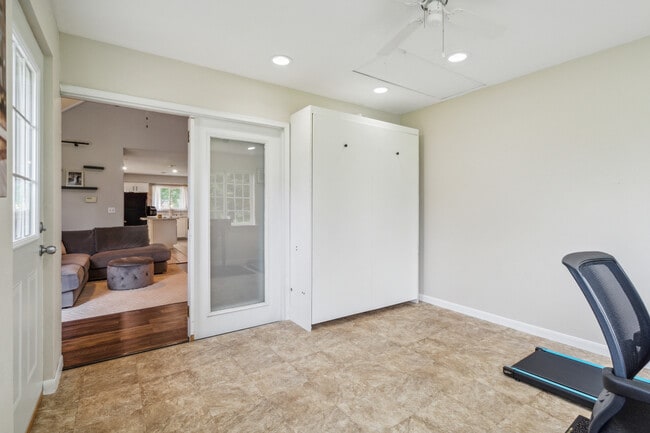 Building Photo - 189 Stephans St