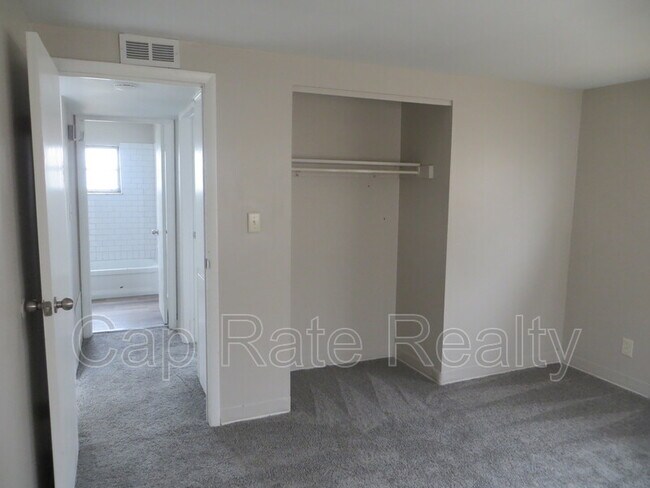 Building Photo - 3622 Cushing Dr