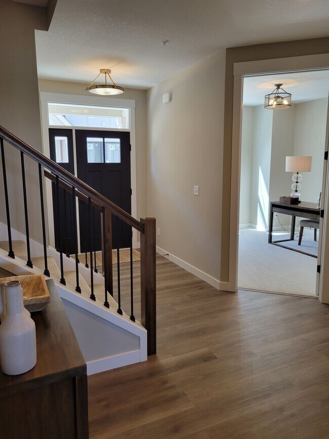 Building Photo - Executive Luxury Rentals