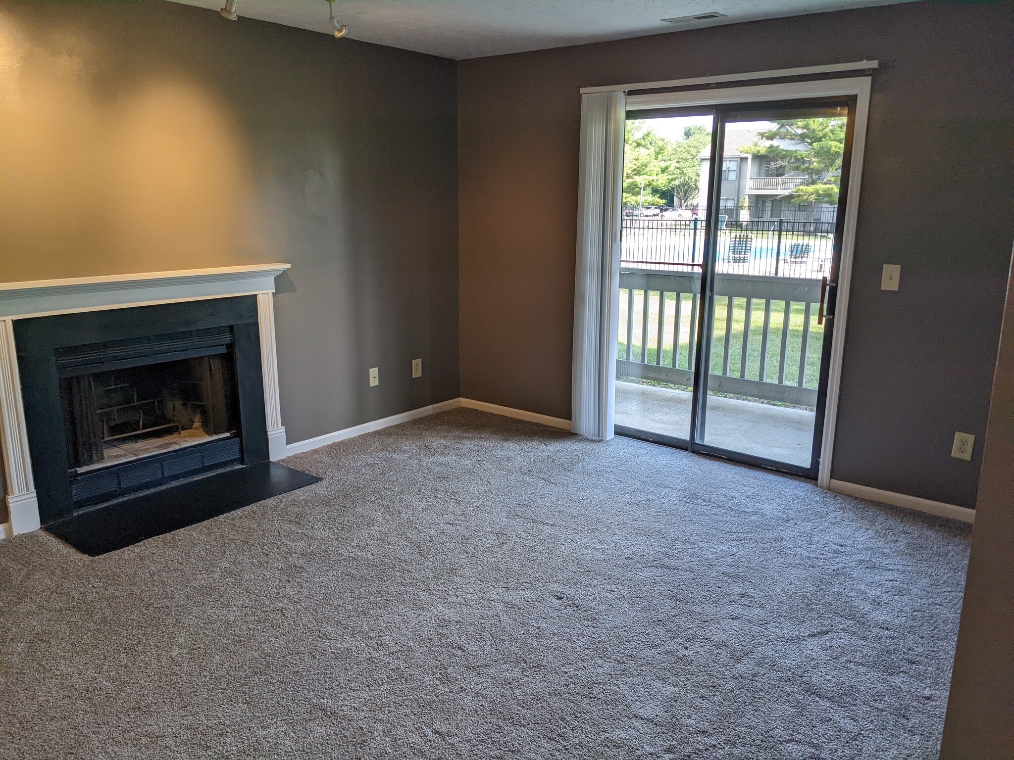 Building Photo - 2727 Greystone Dr