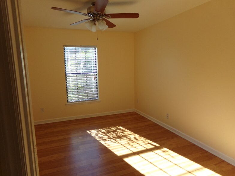 Building Photo - 153 Tuscany Bend St