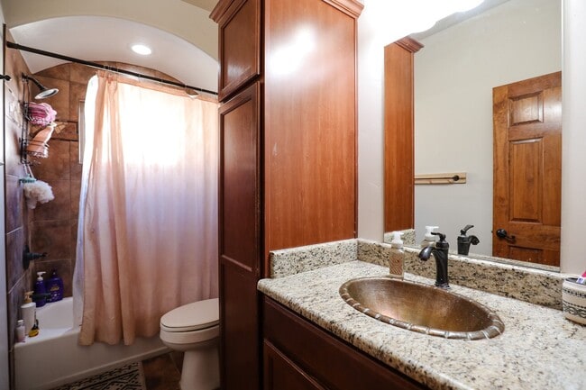 Building Photo - Roomy 4 bedroom Home with Solar Panels