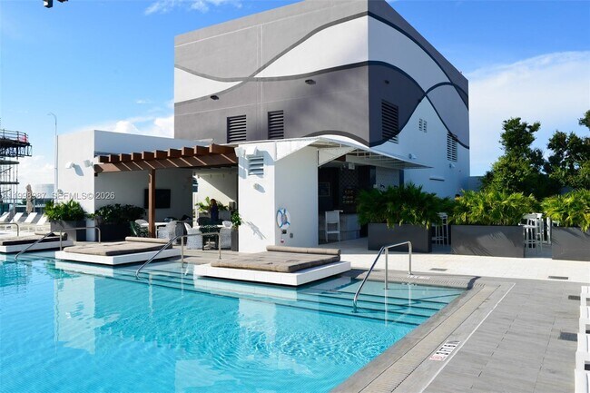 Building Photo - 1010 Brickell Ave