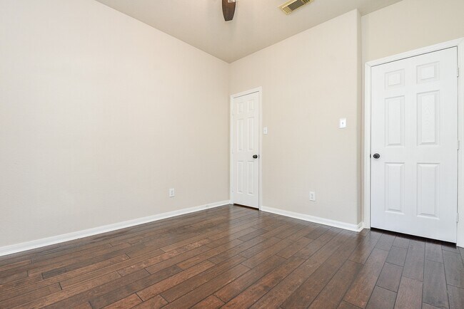 Building Photo - 9135 Edgeloch Dr