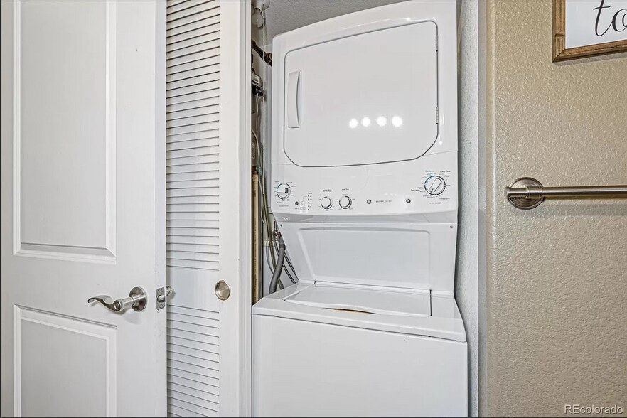 Washer/Dryer - 9059 E Panorama Cir