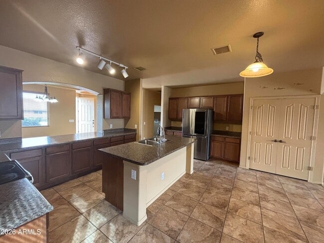 Building Photo - 5558 Wilder Dr