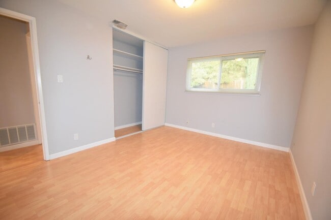 Building Photo - 2070 Sierra Wood Dr