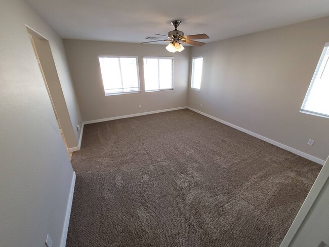 Building Photo - Immaculate 3 Bedroom Home in a Gated Commu...