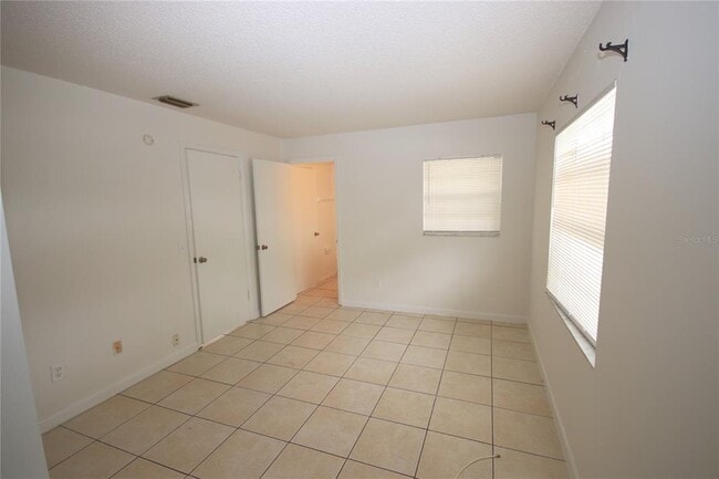 Building Photo - 3249 Bloomingdale Villas Ct