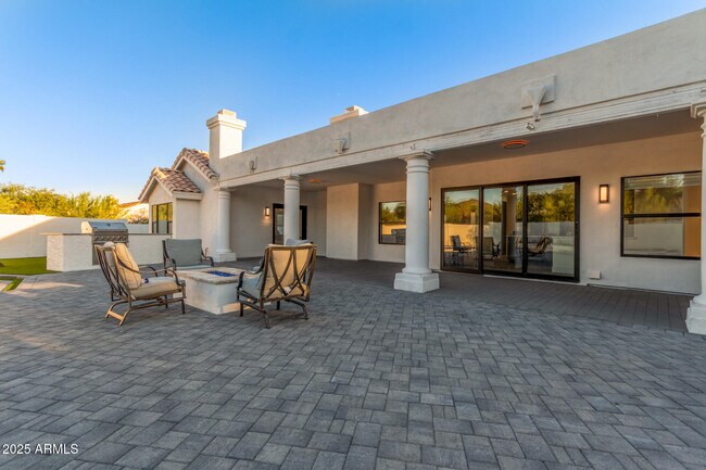 Building Photo - 8156 E Questa Rd