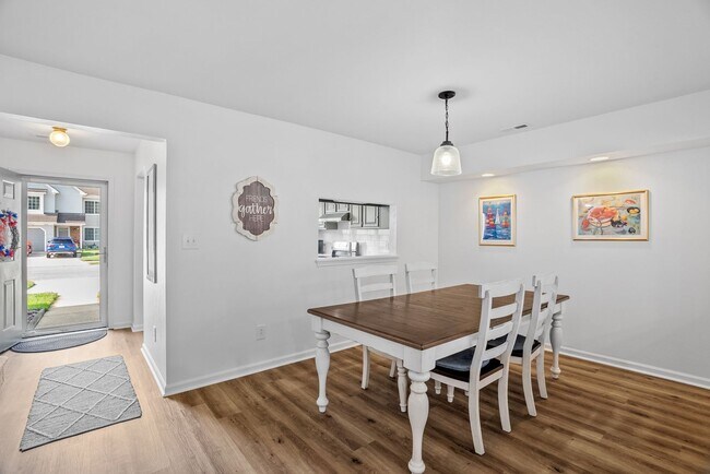 Building Photo - Furnished Townhome in VB
