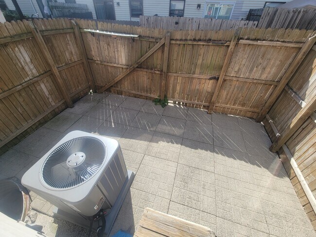 Building Photo - 8173 Newark Ave