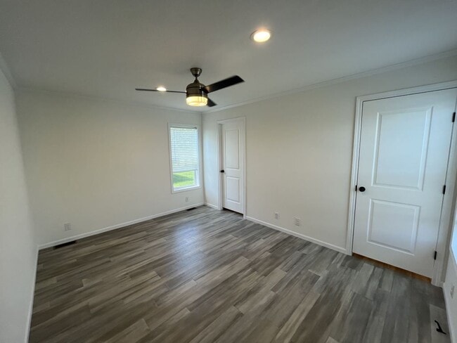 Building Photo - 4 Drake Ln