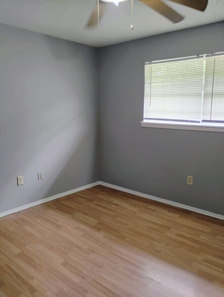 Building Photo - 13706 Goodwood Dr