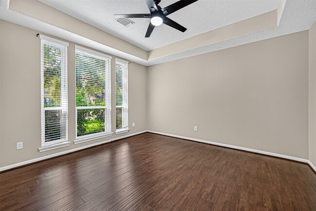 Building Photo - 11603 Oak Lake Park Dr