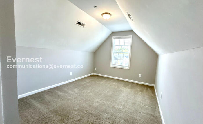 Building Photo - 1028 Echo Rdg Rd