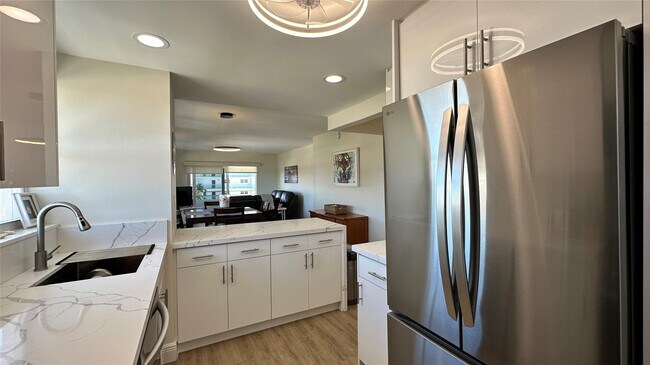 Building Photo - 1630 N Ocean Blvd