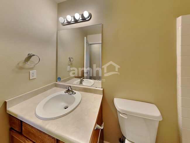 Building Photo - 5551 Geneva Way