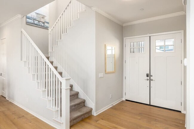 Building Photo - 1416 MacKinnon Ave