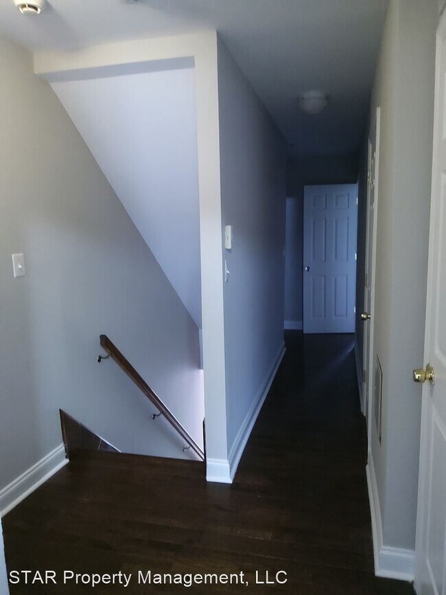 Building Photo - 2 br, 2 bath House - 1011 W. Cross St. - 1