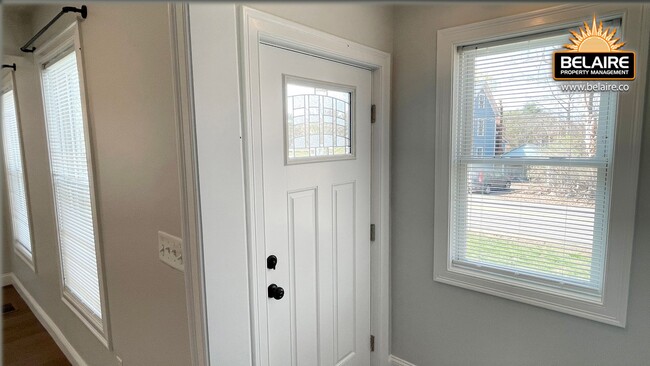 Building Photo - Cozy Country Living