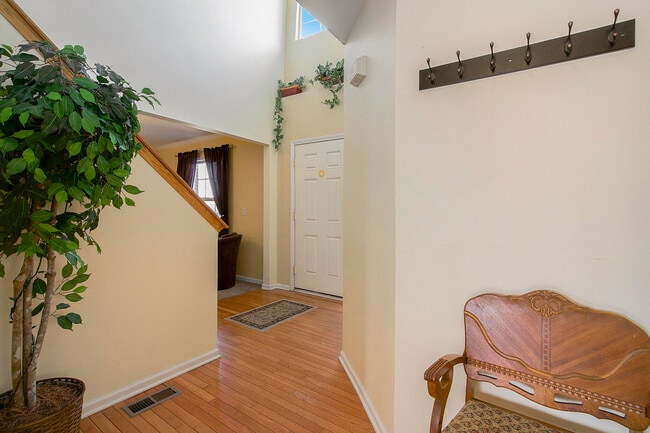 Building Photo - 7848 Trotters Park St