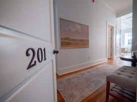 Building Photo - 121 N Main St