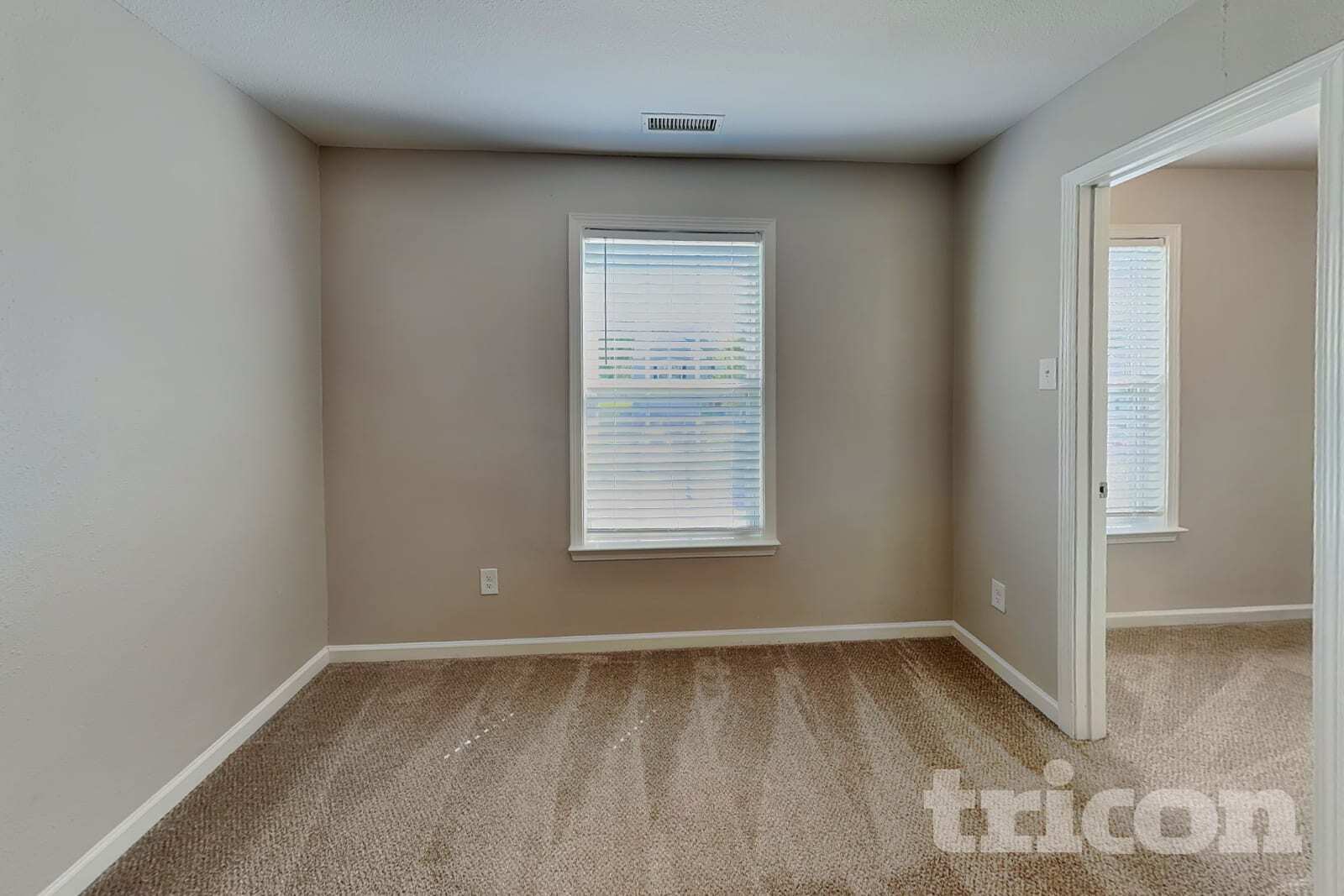 Building Photo - 807 Chastain Ave