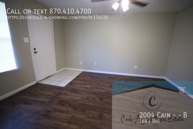 Building Photo - Recently renovated 1 bed, 1 bath apt - was...