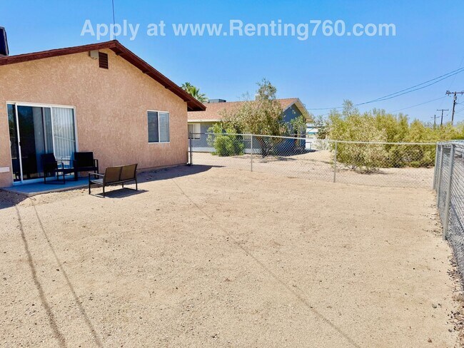 Building Photo - Clean and Well Maintained 2 Bed Home Near Military base