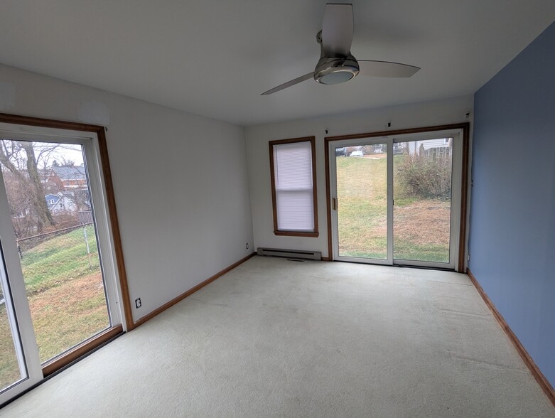 Building Photo - 511 West Alley