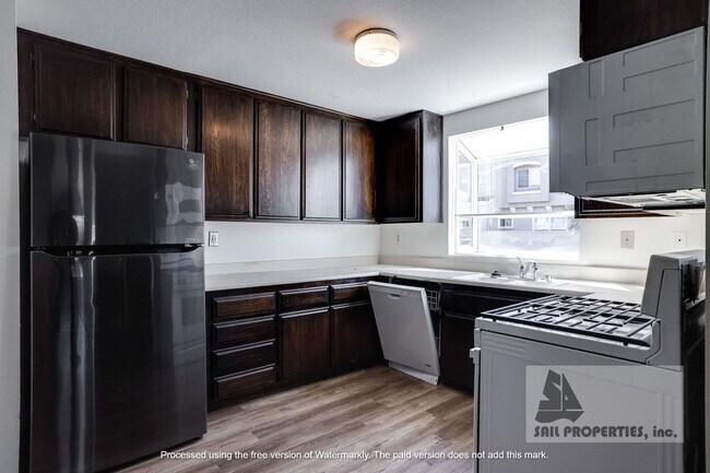 Building Photo - 502 12th St