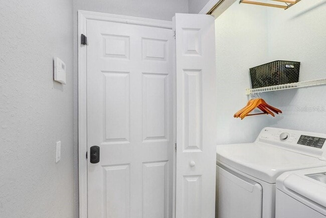 Building Photo - 3122 W Grace St