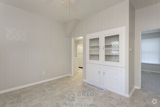 Building Photo - Charming 3 Bedroom Craftsman Home Availabl...