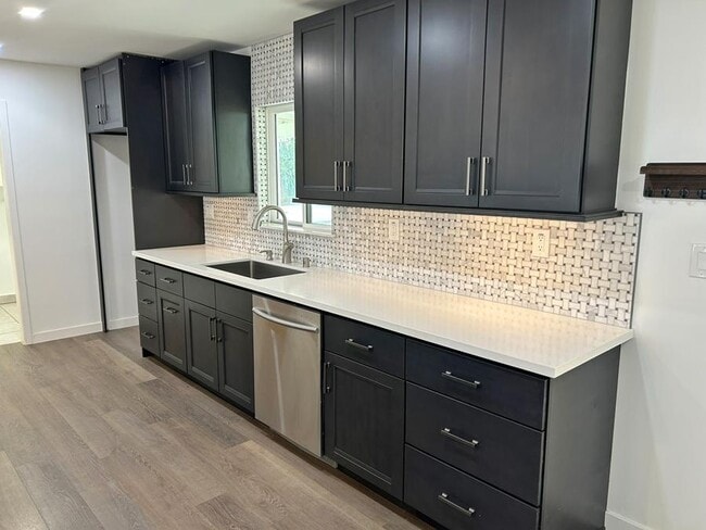 Building Photo - 16101 Ash St