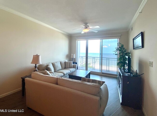 Building Photo - 2228 Beach Dr