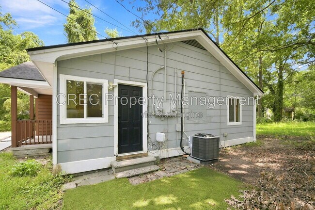 Building Photo - 1605 Pineview Rd