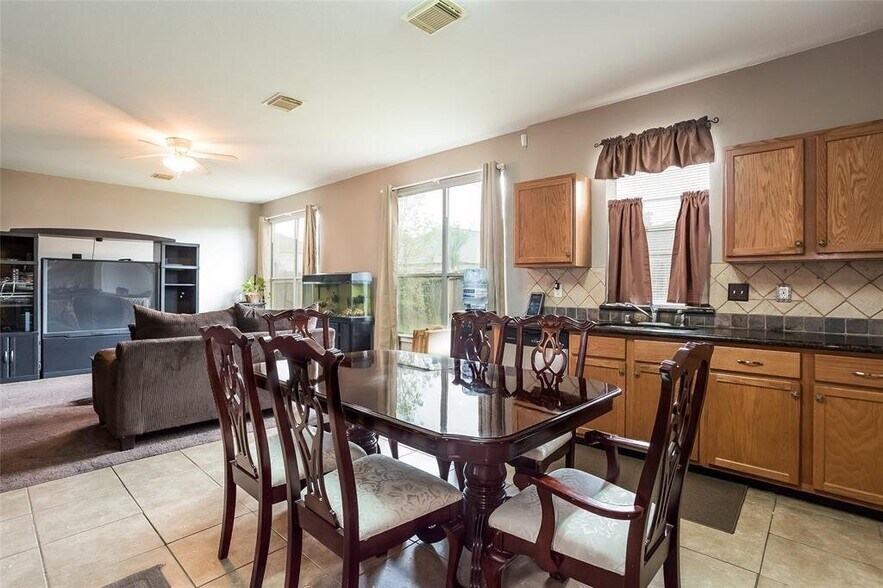 Building Photo - 21910 Willow Downs Dr