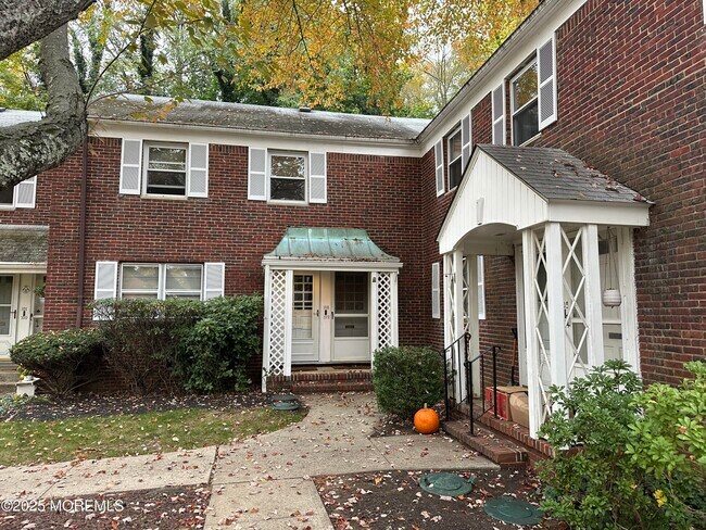 Primary Photo - 102 Manor Dr