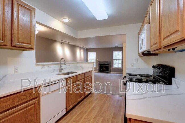 Building Photo - 5814 Wyndham Cir