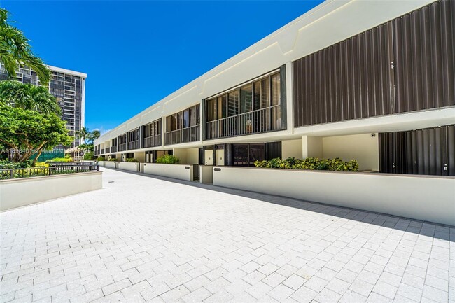 Building Photo - 1915 Brickell Ave