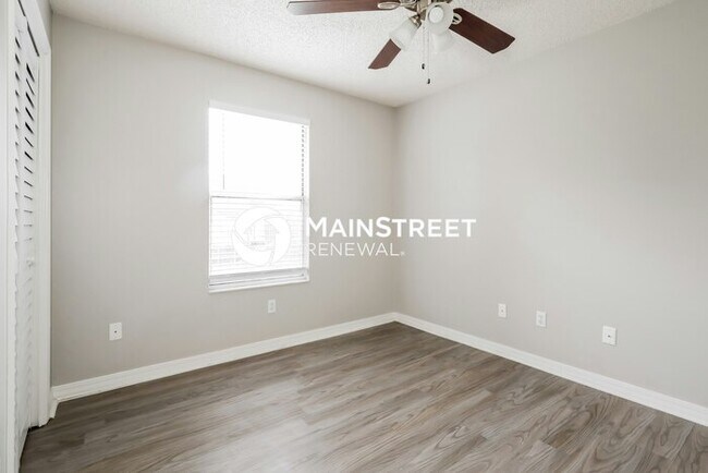 Building Photo - 3 Bedroom Pet-Friendly Home in Jacksonville, FL with Main Street Renewal